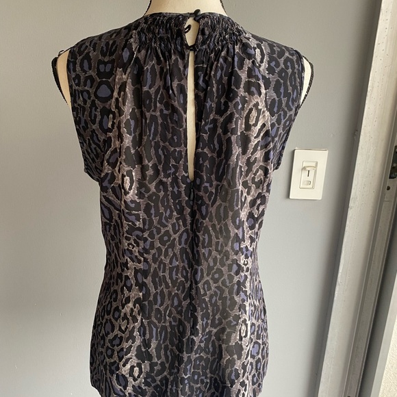 BCBG SILK SLEEVELESS LEOPARD BLOUSE MEDIUM - Picture 6 of 8